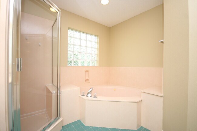 Building Photo - Spacious 4-Bedroom Cantonment Home with Sc...
