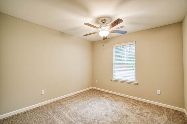 Building Photo - Craftsman Style Home in Greer