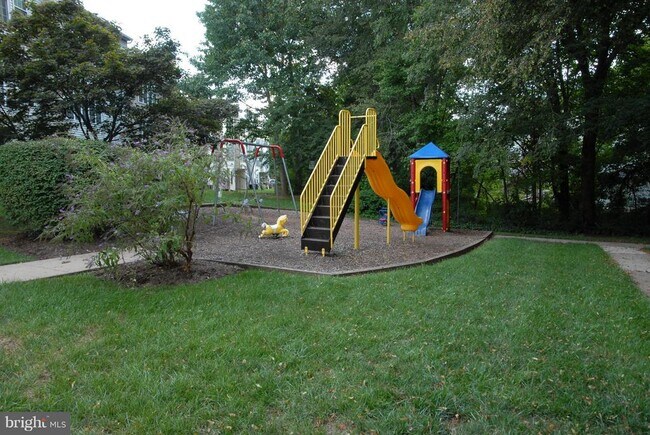 Building Photo - 9230 Niki Pl
