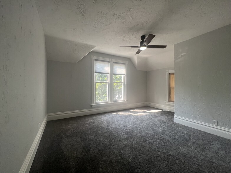 Living Room - 119 S 6th St