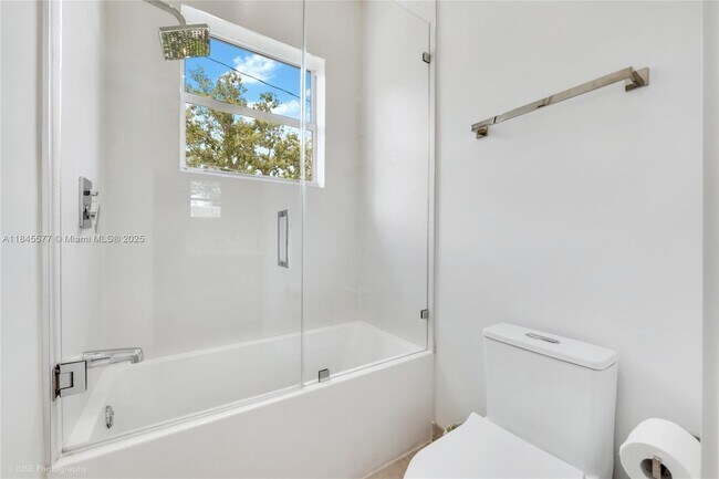 Building Photo - 2868 SW 33rd Ct
