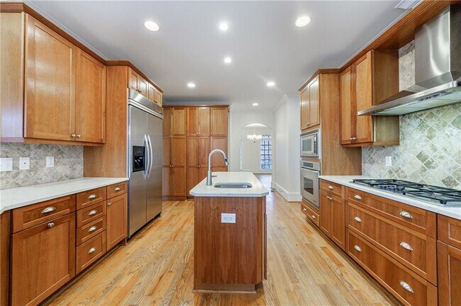 Building Photo - 125 River N Cir