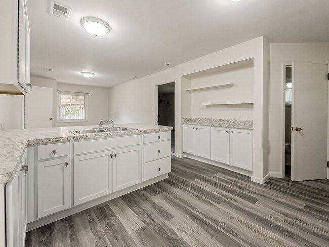 Building Photo - Freshly Updated 3-Bedroom Home in Farmington Hills!