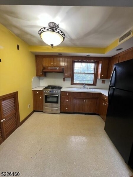 Building Photo - 27 Garwood Ct S