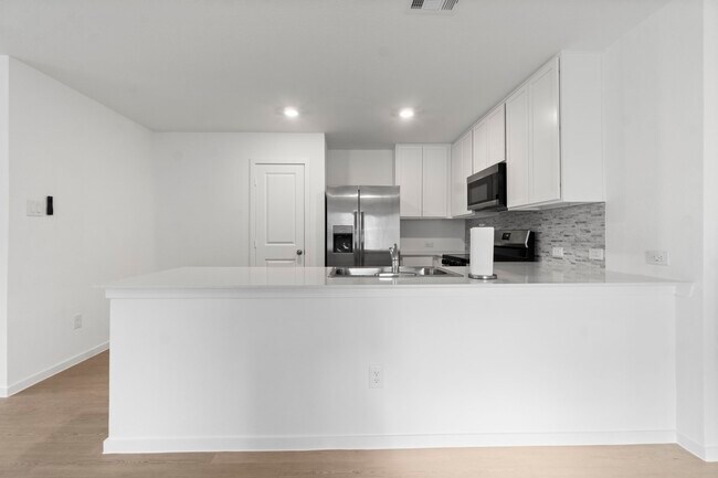 Building Photo - 16031 Tallis Dr