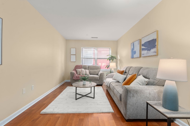 Building Photo - 327 Centre St