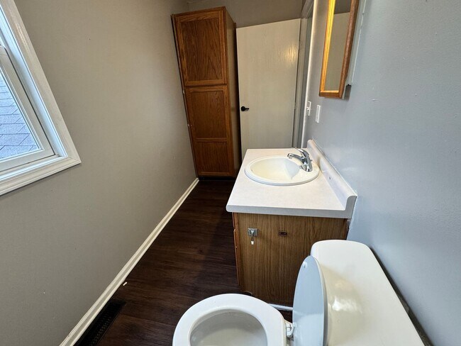 Building Photo - 4 Bedroom House