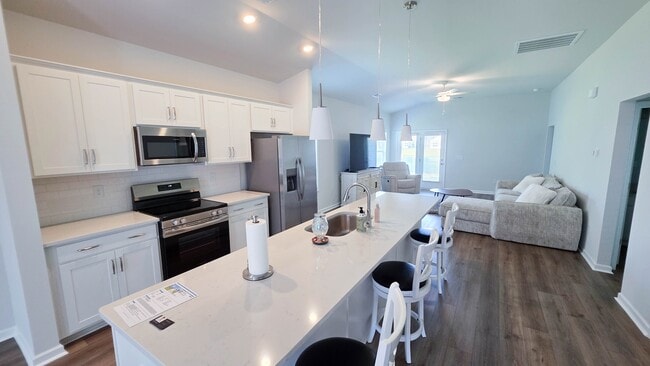 Building Photo - 427 McGarry Dr