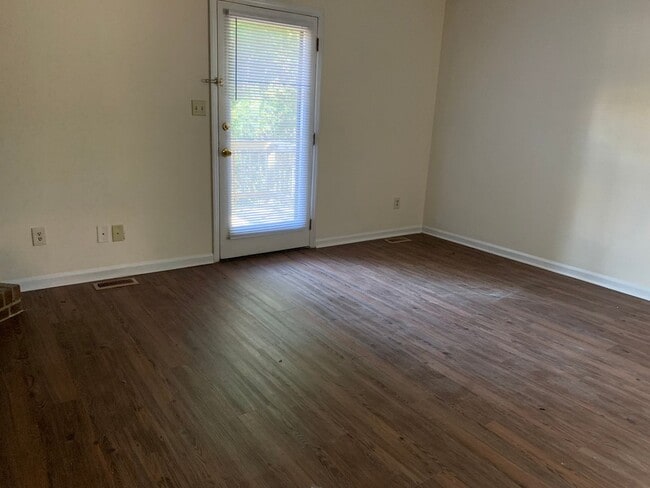 Building Photo - 6720