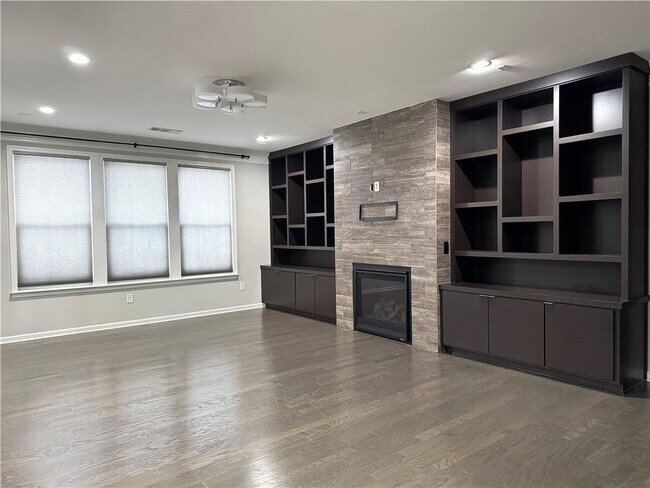 Building Photo - 920 Grove Valley Dr