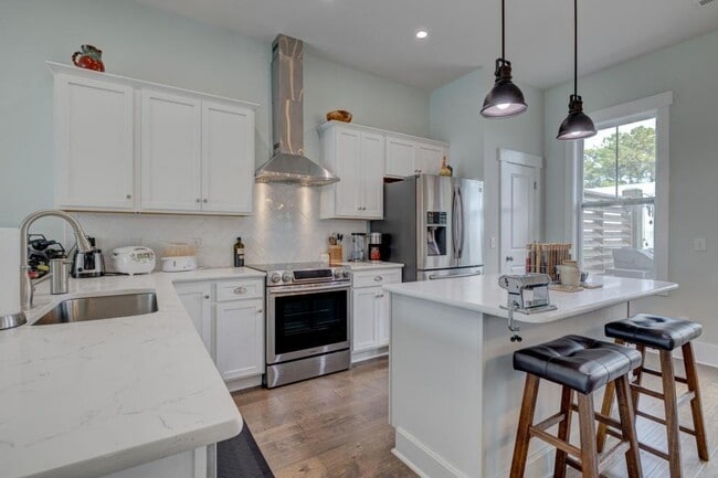 Building Photo - 1817 Bungalow Row