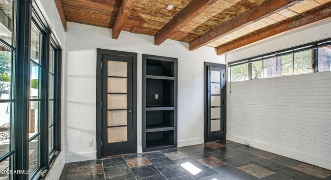 Building Photo - 902 W Verde Ln