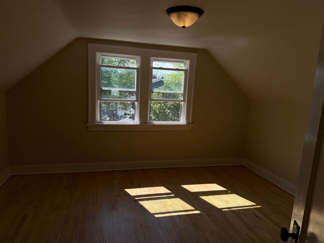 Building Photo - West Allis 3 bedroom house.