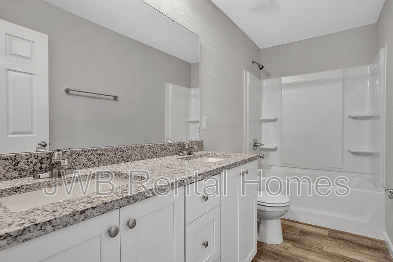 Building Photo - 2134 Clemente Dr