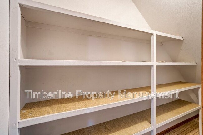 Building Photo - 17960 Bakers Farm Rd