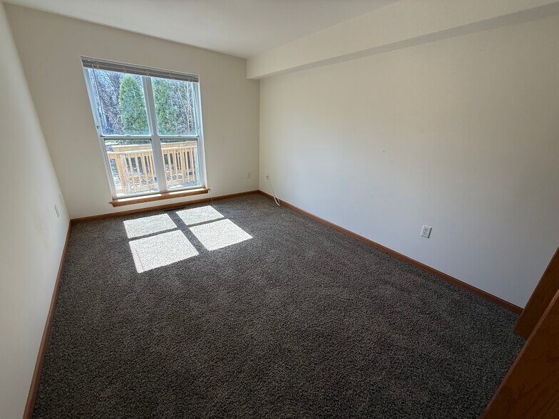 Building Photo - 8217 Mansion Hill Ave
