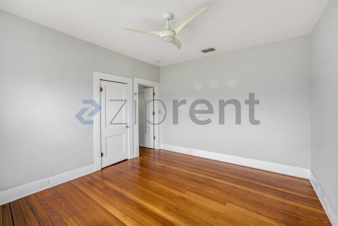 Building Photo - Unit
