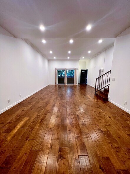 Building Photo - 1122 10th St