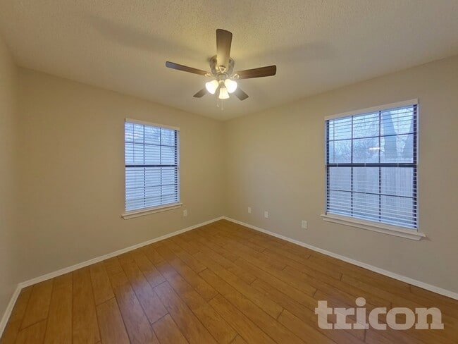 Building Photo - 417 Bryan Dr