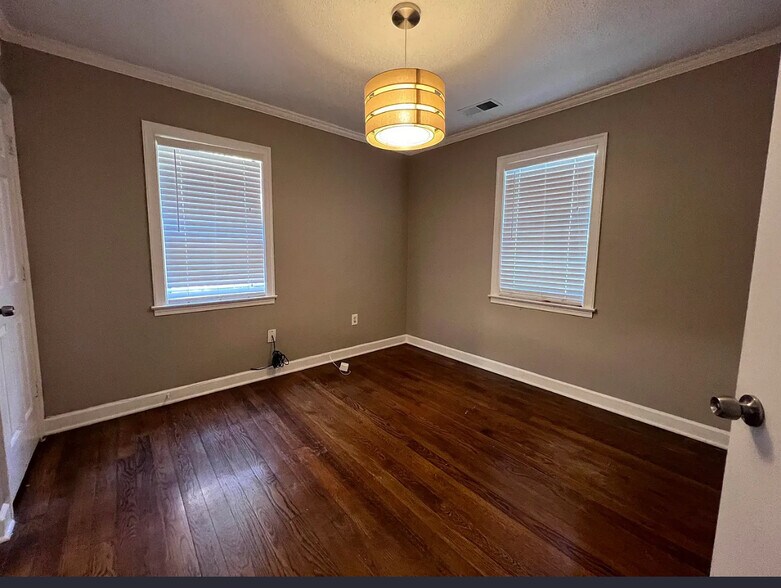 Building Photo - 258 Lombardy Pl