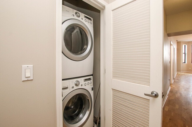 Building Photo - 1464 S Michigan Ave