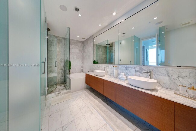 Building Photo - 10203 Collins Ave