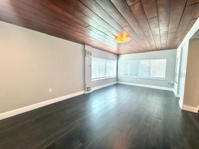 Building Photo - 704 W 11th Ave