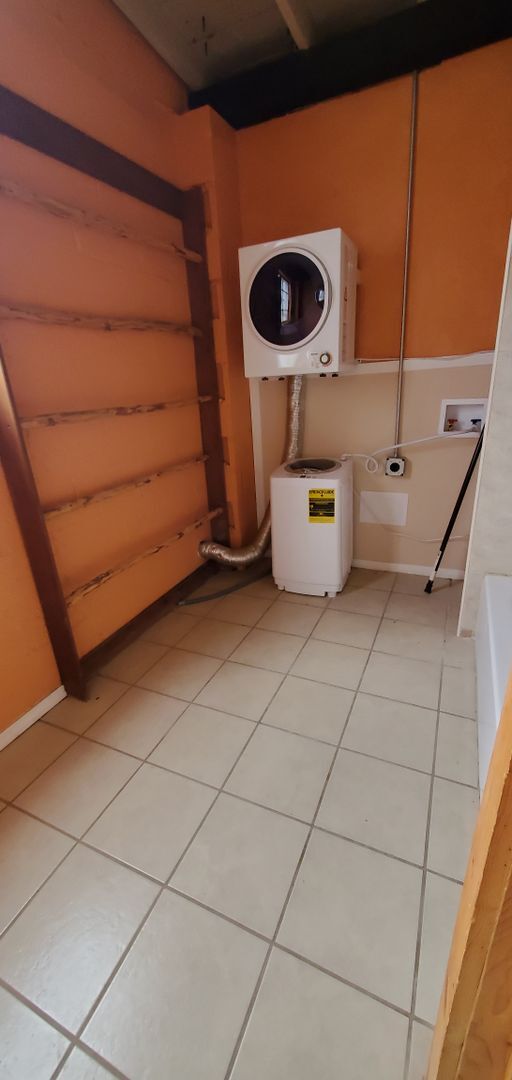 Building Photo - 919 1/2 New York Ave., Unit D