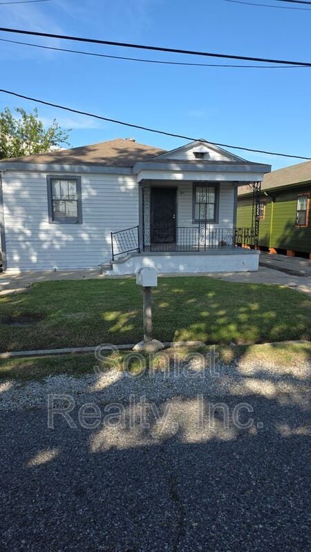 Building Photo - 8025 Pompano St