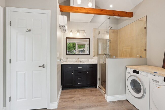 Building Photo - Single-Level Three-Bedroom Retreat in Napa...