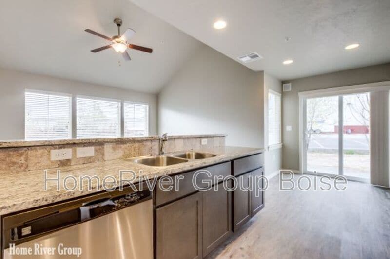 Building Photo - 182 S Trek Ln