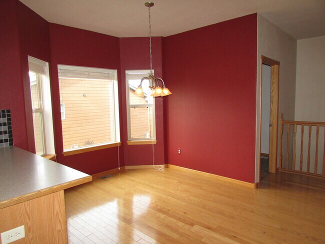 Building Photo - 3 BEDROOM | 3 BATH | DOUBLE CAR GARAGE | T...