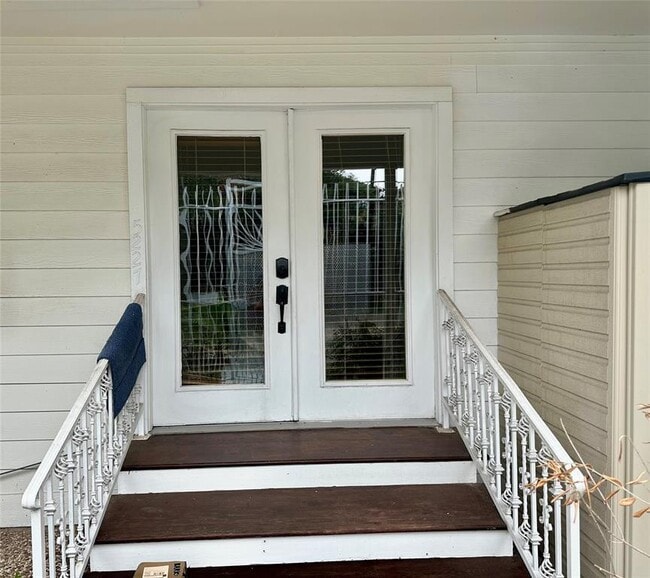 Building Photo - 5223 Schuler St