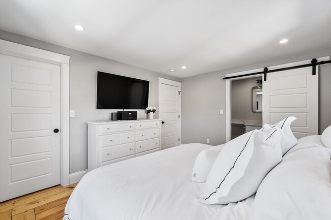 Building Photo - 814 Main St