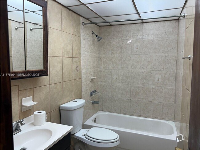 Building Photo - 10090 NW 80th Ct