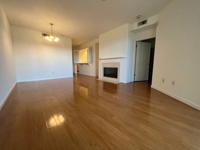 Primary Photo - 903 Sunrose Terrace