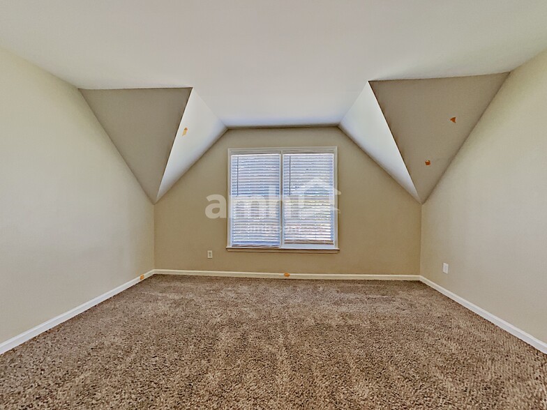 Building Photo - 590 Oxford Crest Ct NW