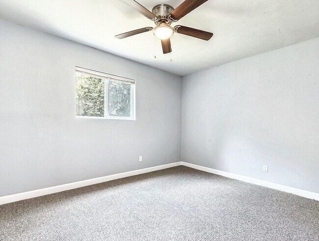 Building Photo - 2401 La Casa Dr