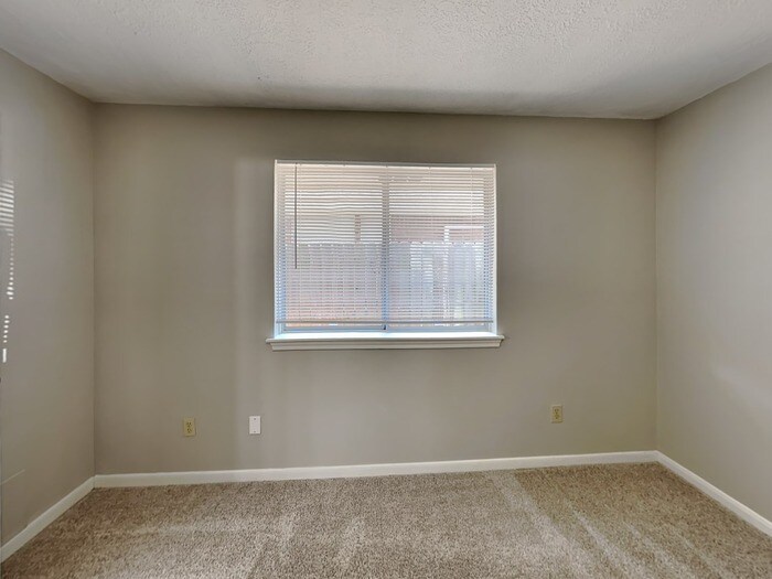 Building Photo - 2419 Sherwood Hollow Ln