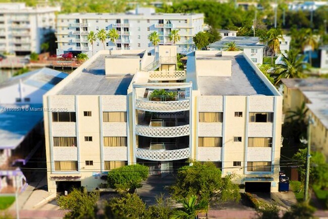 Building Photo - 1165 Marseille Dr