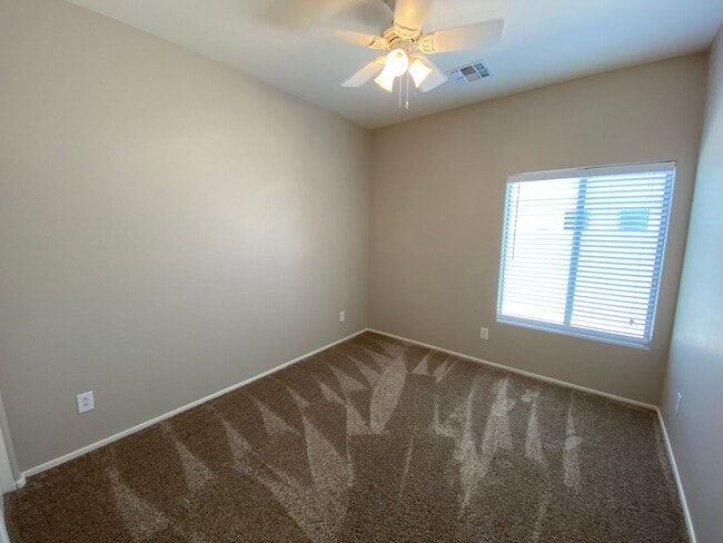 Building Photo - Exceptional 4BR/2BA Home in Magma Ranch! T...