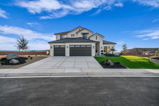 Building Photo - Stunning 6 Bedroom Home in St. George!