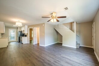 Building Photo - 4 BR 3 BA Town House! AVAILABLE AUGUST!