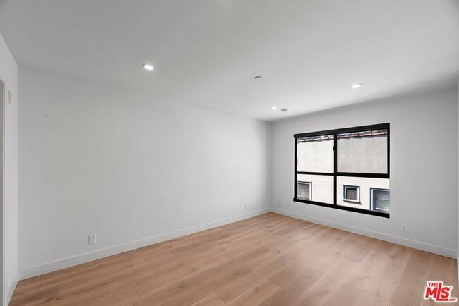 Building Photo - 725 N Alfred St