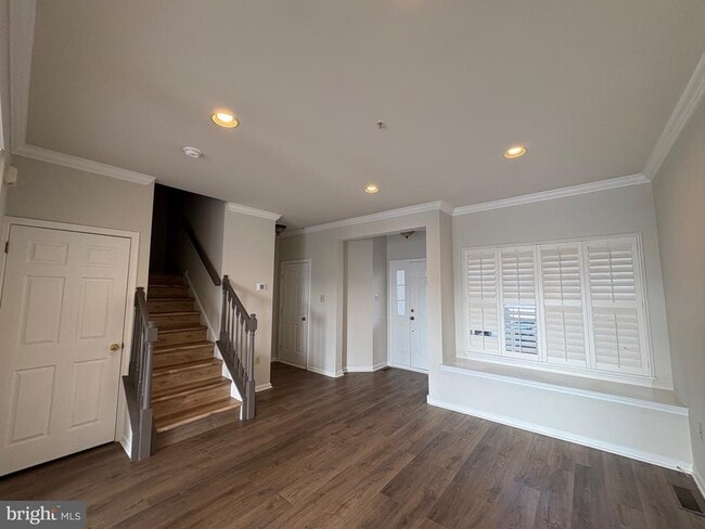 Building Photo - 17 Lincoln Dr