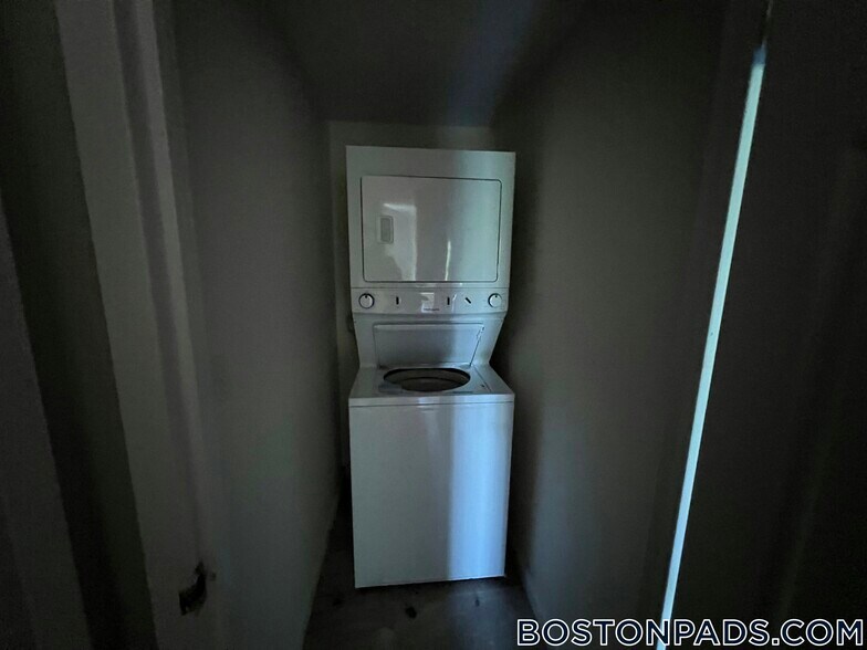 Building Photo - 757 Highland Ave