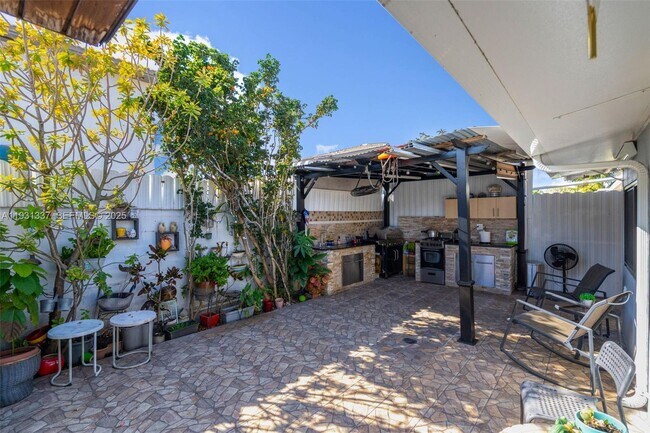 Building Photo - 2140 W 53rd St