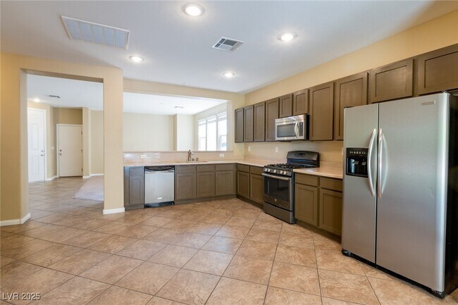 Building Photo - 511 Redruth Dr