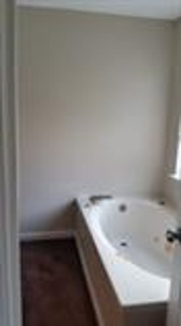 Building Photo - Cozy & Spacious 3 Bedroom Home with Garage and Private Backyard