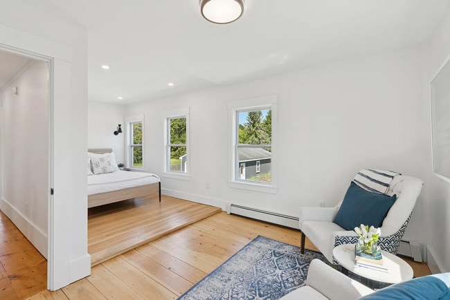 Building Photo - Modern Comfort Meets Country Charm in Cumberland